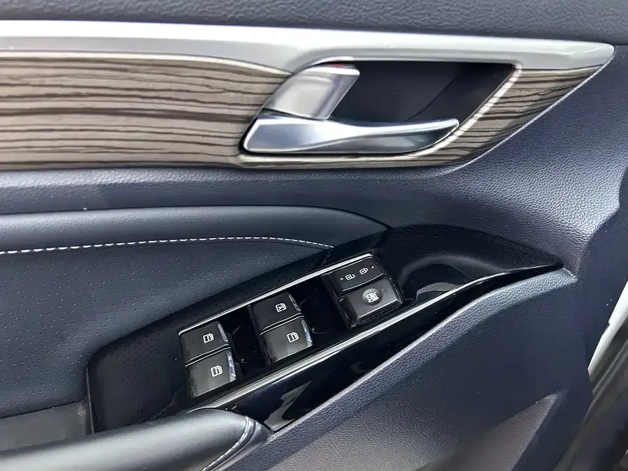 GAC Trumpchi M8 Trumpchi M8 2023 Lingxiu Series 390T Deluxe Edition 2023 — миниатюра 3