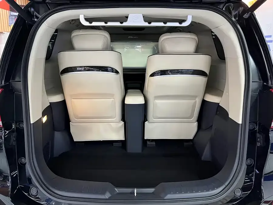 GAC Trumpchi M8 Trumpchi M8 2021 Master Series 390T Four-seat Royal Edition 2022 — миниатюра 3