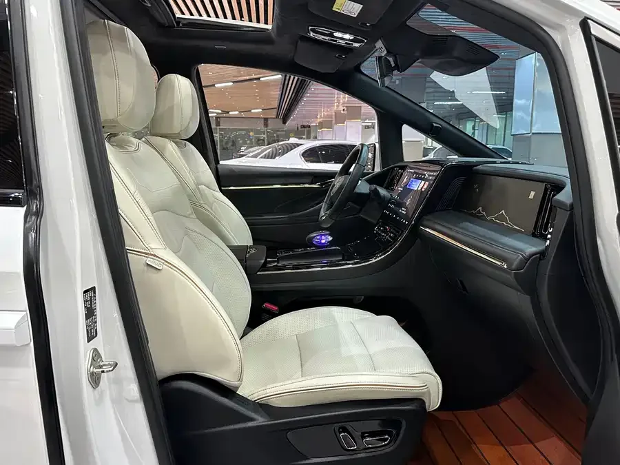 GAC Trumpchi M8 Trumpchi M8 2023 Grandmaster Series Dual Engine Royal Edition 2023 — миниатюра 3