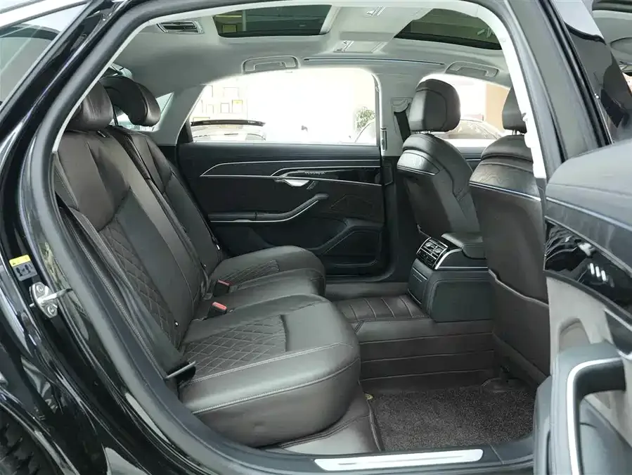 Audi A8 2024 A8L 50 TFSI quattro Premium Edition 2023 — миниатюра 4