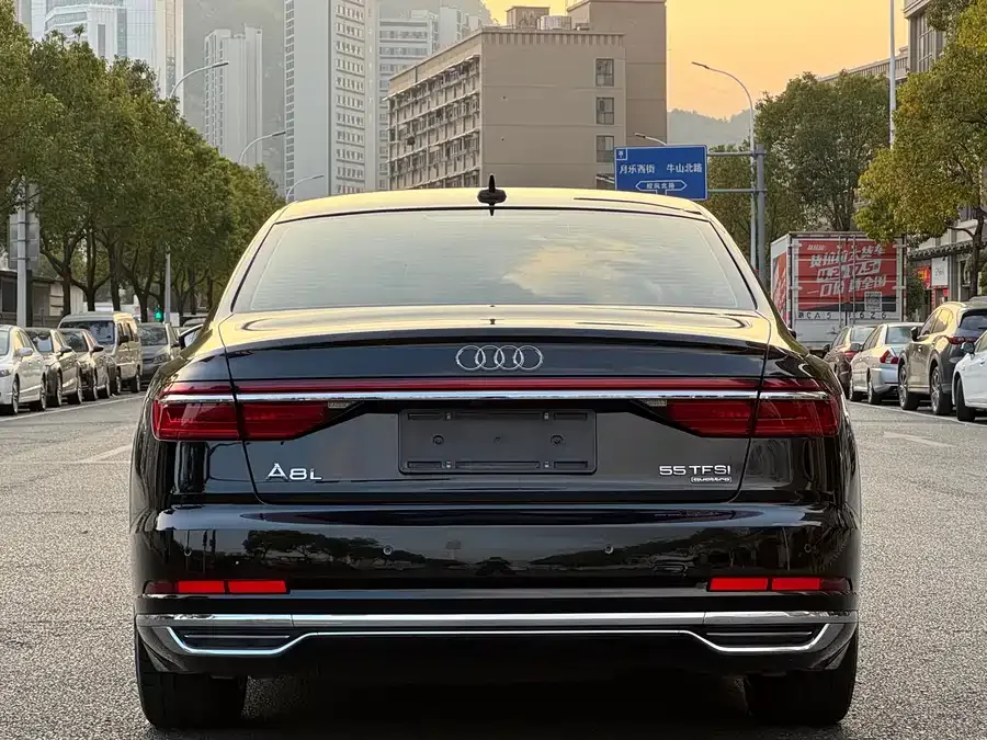 Audi A8 2022 A8L 50 TFSI quattro Comfort Collection Edition 2022 — миниатюра 2