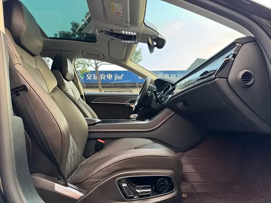 Audi A8 2022 A8L 50 TFSI quattro Comfort Collection Edition 2022 — миниатюра 4