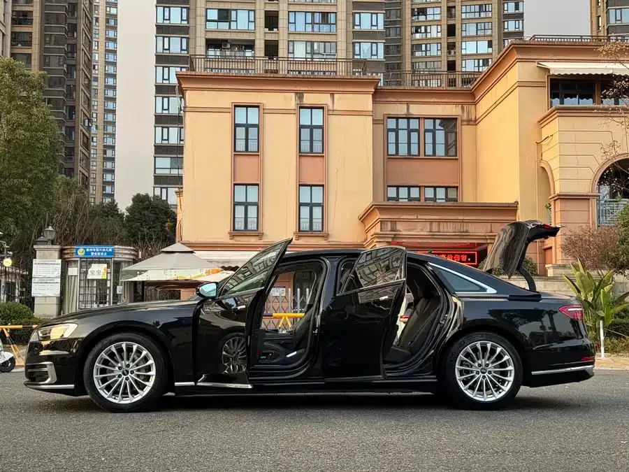 Audi A8 2022 A8L 50 TFSI quattro Comfort Collection Edition 2022 — миниатюра 5