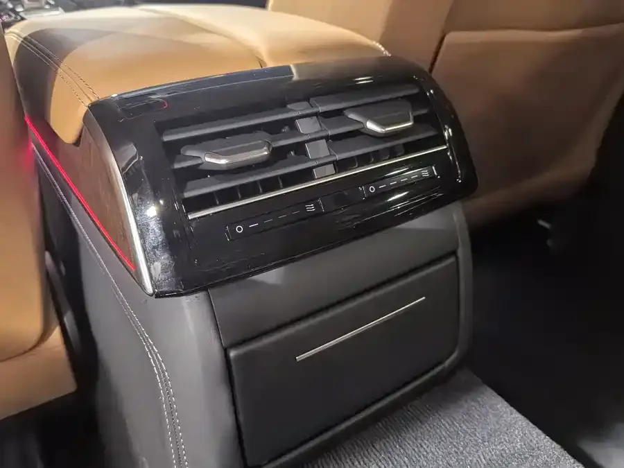 Audi A8 2023 A8L 50 TFSI quattro Premium Edition 2023 — миниатюра 3