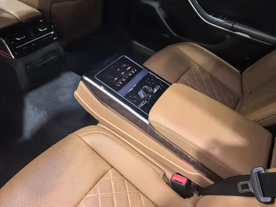 Audi A8 2023 A8L 50 TFSI quattro Premium Edition 2023 — миниатюра 4