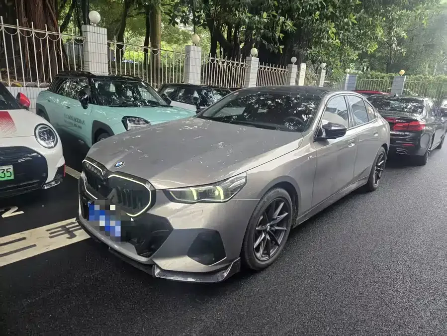 BMW 5 Series 2025