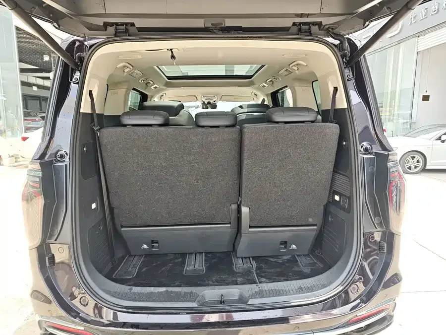 Hongqi HQ9 PHEV Hongqi HQ9 PHEV 2024 2.0T 4WD Luxury Edition 2024 — миниатюра 3