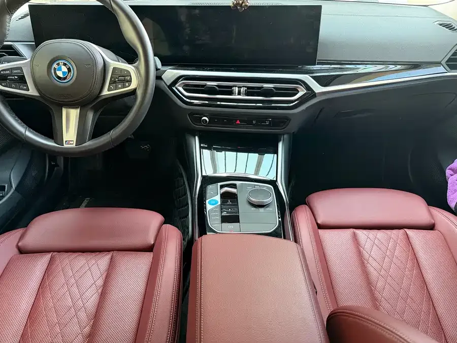 BMW i3 2022 eDrive 35 L 2022 — миниатюра 2