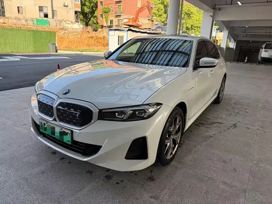 BMW i3 2022 eDrive 35 L 2022 — фото 1, купить с доставкой в Москву