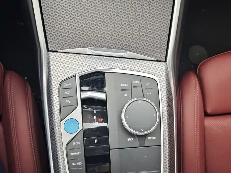BMW i3 2025 eDrive 40 L Night Edition 2024 — миниатюра 4