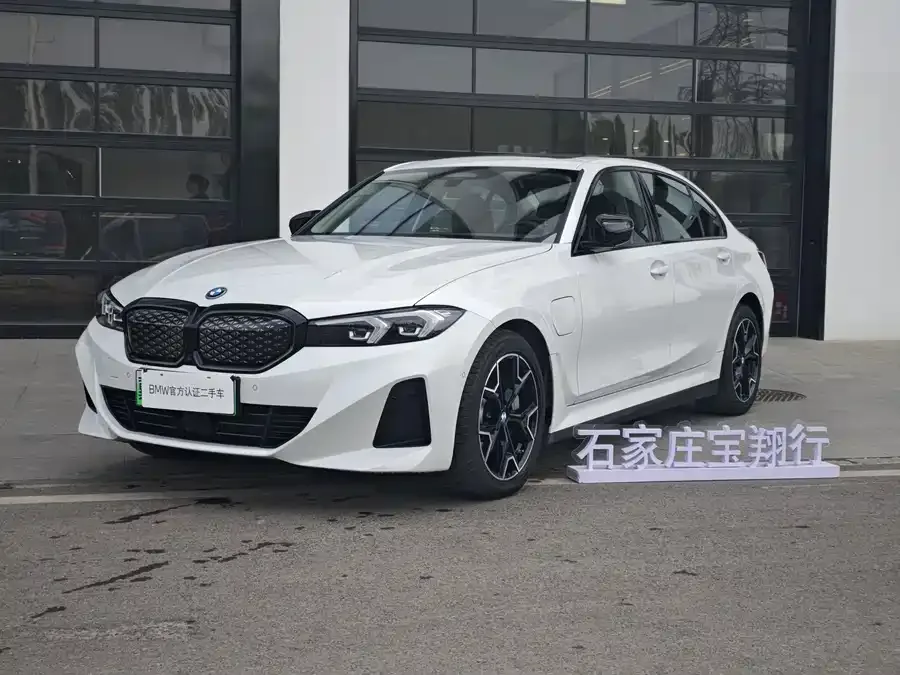 BMW i3 2025 eDrive 40 L Night Edition 2024 — фото 1, купить с доставкой в Москву