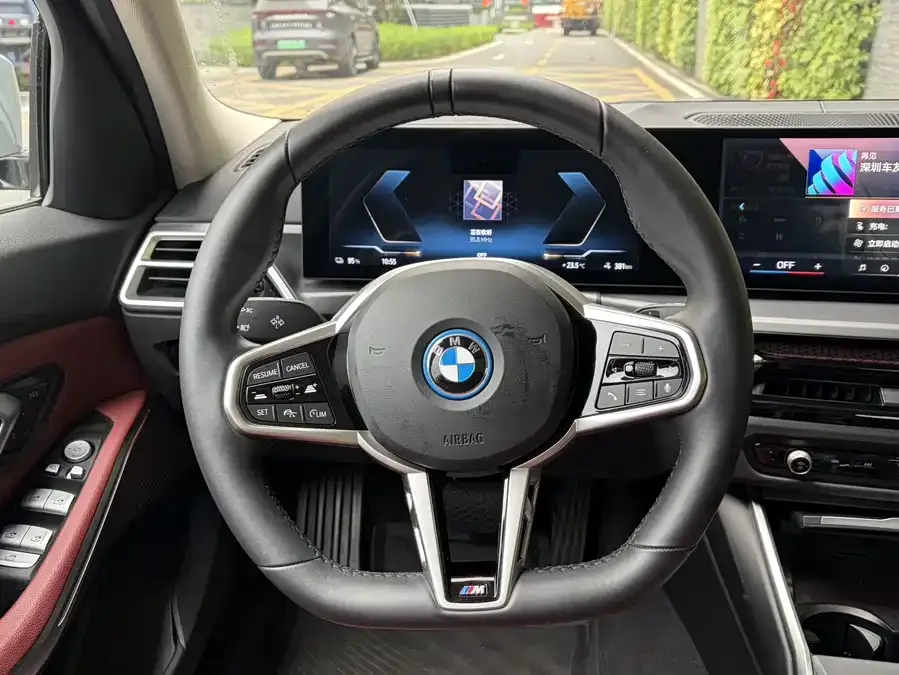 BMW i3 2025 eDrive 35 L 2024 — миниатюра 4