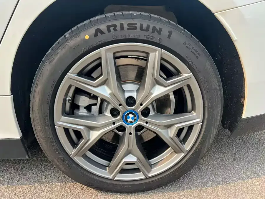 BMW i3 2024 eDrive 35 L 2023 — миниатюра 2
