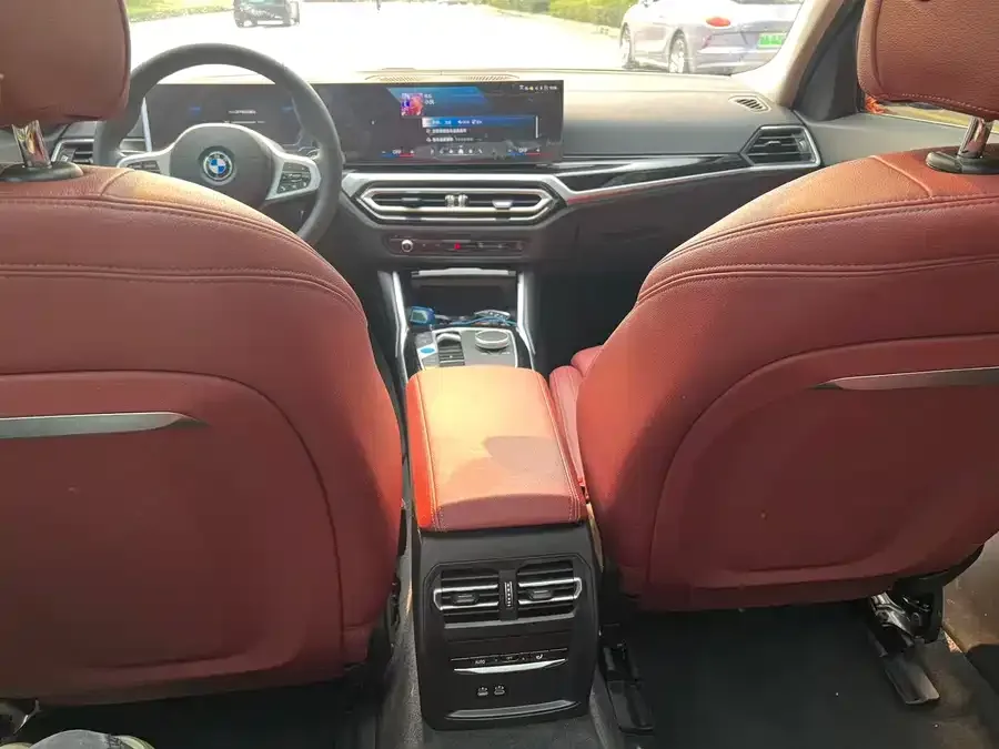 BMW i3 2024 eDrive 35 L 2023 — миниатюра 3