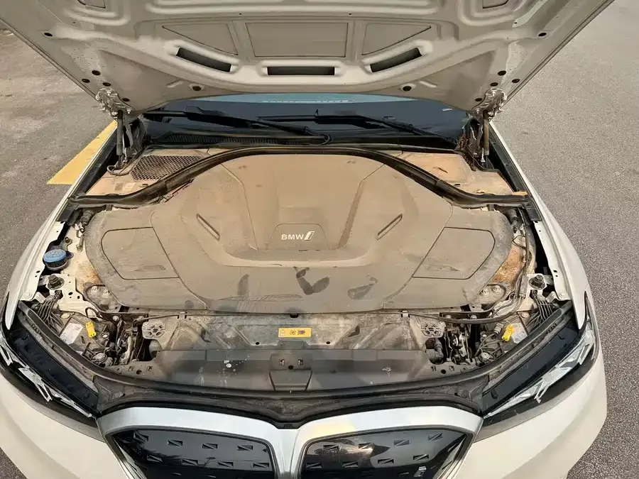 BMW i3 2024 eDrive 35 L 2023 — миниатюра 4