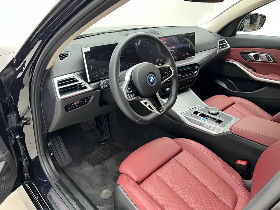 BMW i3 2024 eDrive 40 L Night Edition 2024 — миниатюра 3