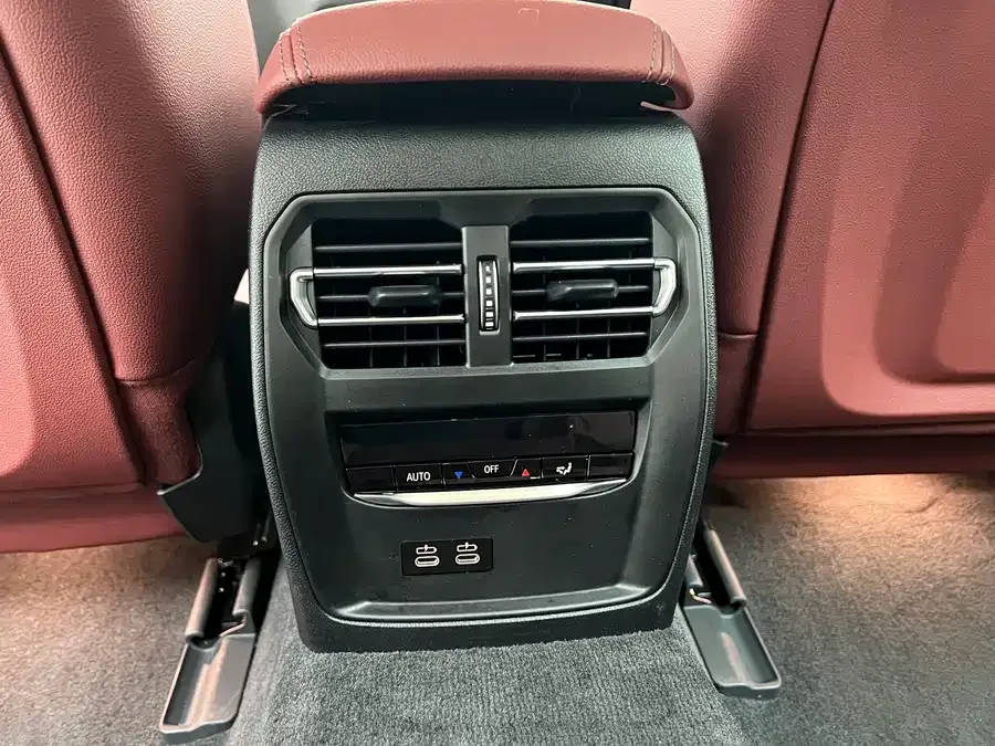 BMW i3 2024 eDrive 40 L Night Edition 2024 — миниатюра 4