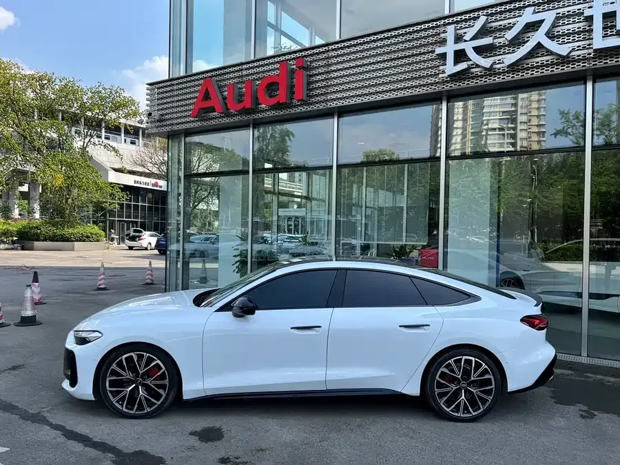Audi A5L Sportback 2026 TFSI 150kW Intelligent Quattro Model 2026 — миниатюра 3