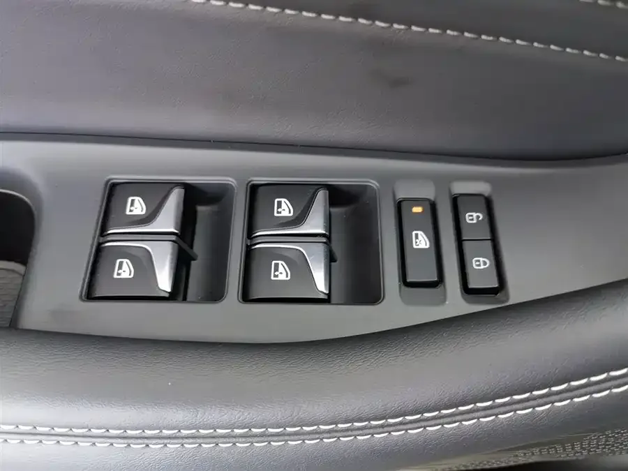 Changan UNI-K Changan UNI-K iDD 2023 iDD 1.5T 135km Smart Fun Edition 2024 — миниатюра 3