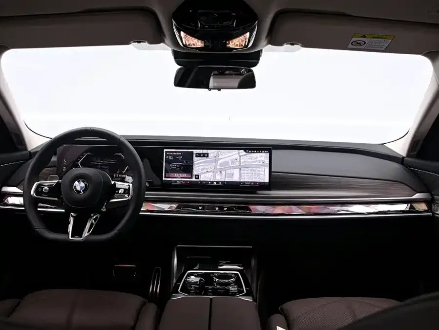 BMW 7 Series 2026 BMW 7 Series 740Li Leading M Sport Package 2026 — миниатюра 2