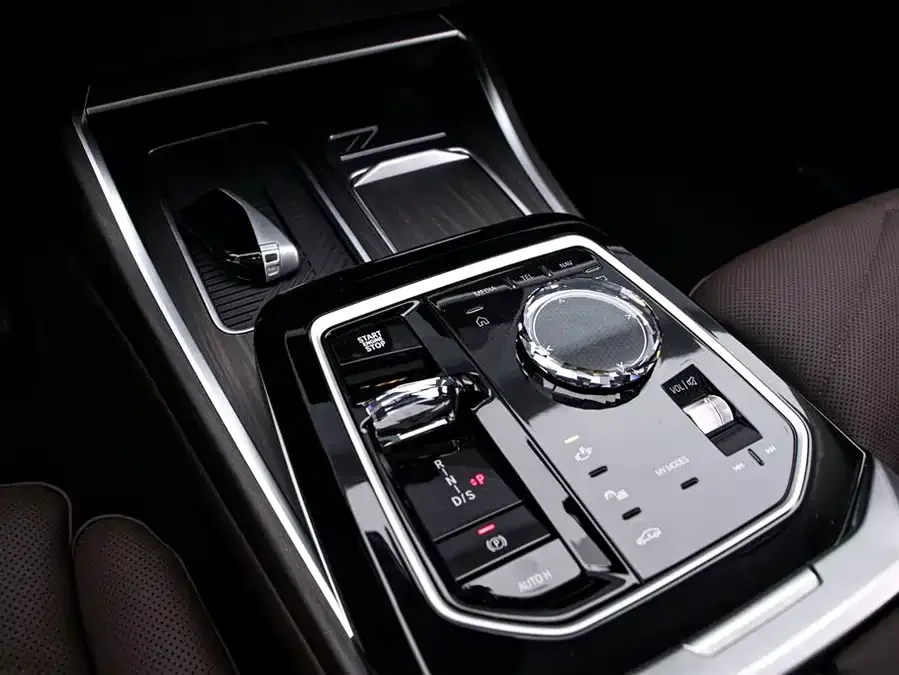 BMW 7 Series 2026 BMW 7 Series 740Li Leading M Sport Package 2026 — миниатюра 3