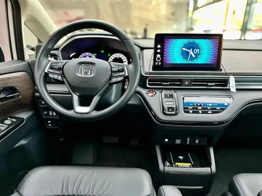 Honda Odyssey 2024 Odyssey 2.0L e:HEV Elite Edition 2023 — миниатюра 2