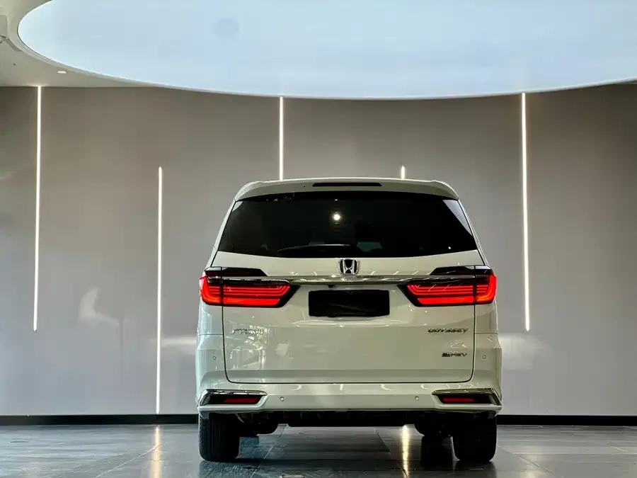 Honda Odyssey 2024 Odyssey 2.0L e:HEV Elite Edition 2023 — миниатюра 3
