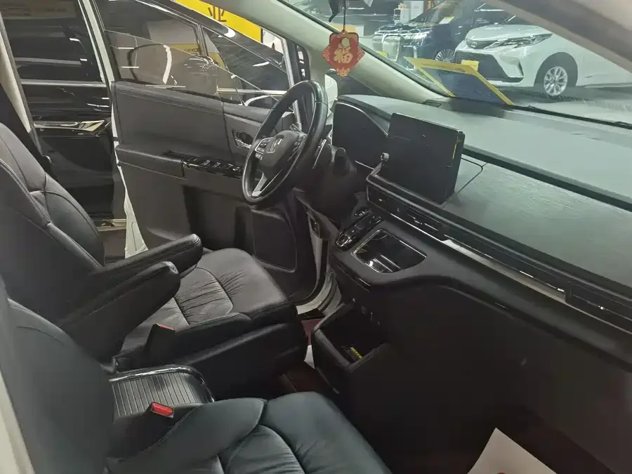 Honda Odyssey 2024 Odyssey 2.0L e:HEV Elite Edition 2024 — миниатюра 2
