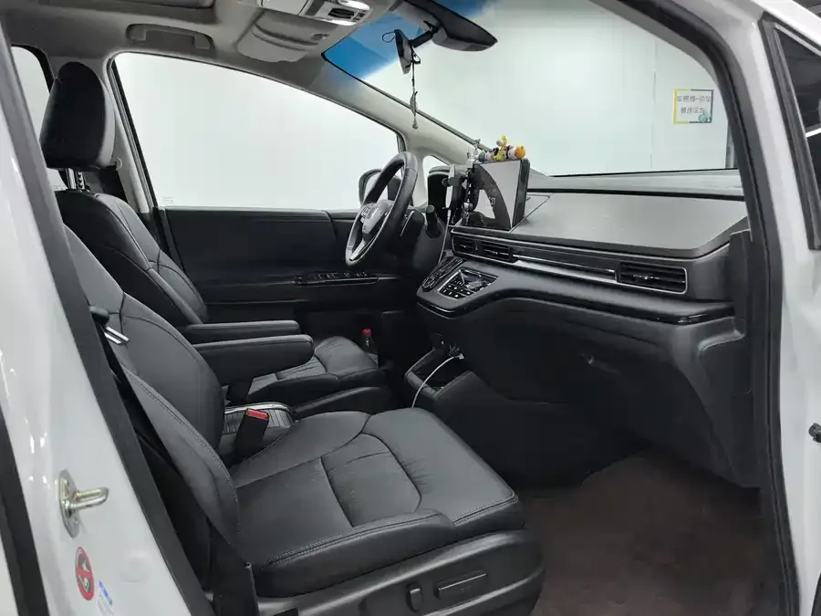 Honda Odyssey 2022 Odyssey 2.0L e:HEV Elite Edition 2023 — миниатюра 2