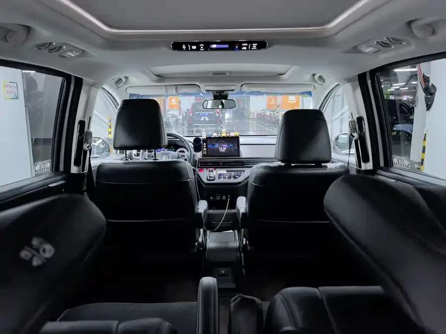 Honda Odyssey 2022 Odyssey 2.0L e:HEV Elite Edition 2023 — миниатюра 4