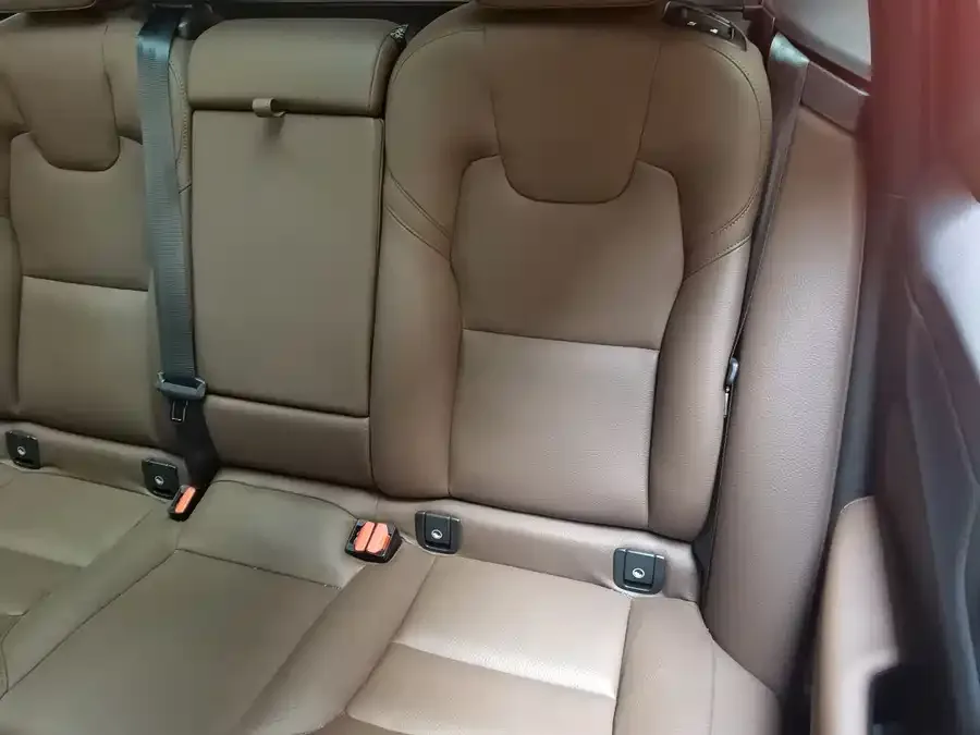 Volvo XC60 2024 B5 4WD Zhiyi Luxury Edition 2024 — миниатюра 5