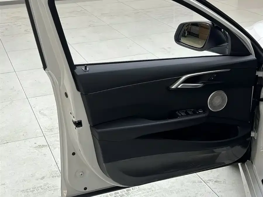 BMW 1 Series BMW 1 Series 2021 120i M Sport Edition 2022 — миниатюра 4
