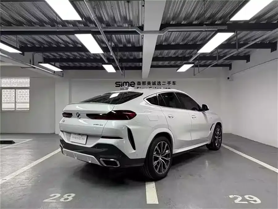 BMW X6 2022 facelift xDrive40i M Sport package 2023 — миниатюра 2