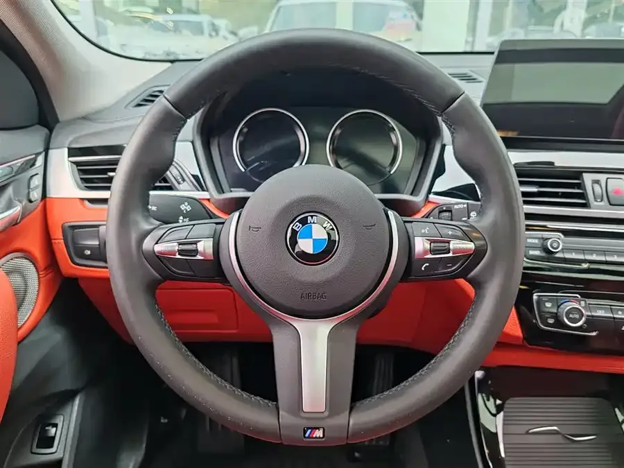BMW X2 2021 facelift sDrive25i M Sport package 2022 — миниатюра 3