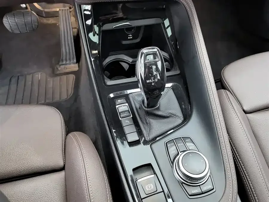 BMW X2 2023 sDrive25i M Sport Night Edition 2023 — миниатюра 4