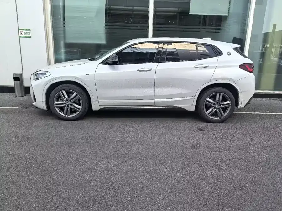 BMW X2 2023 sDrive25i M Sport Night Edition 2023 — миниатюра 3