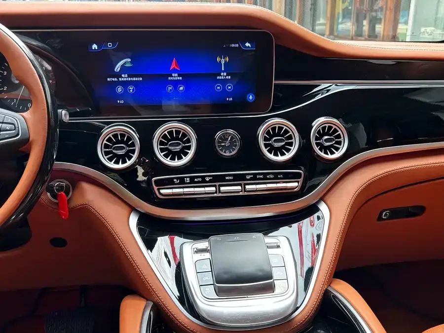 Mercedes-Benz Vito Vito 2023 2.0T Business Edition 7 Seaters 2024 — миниатюра 3