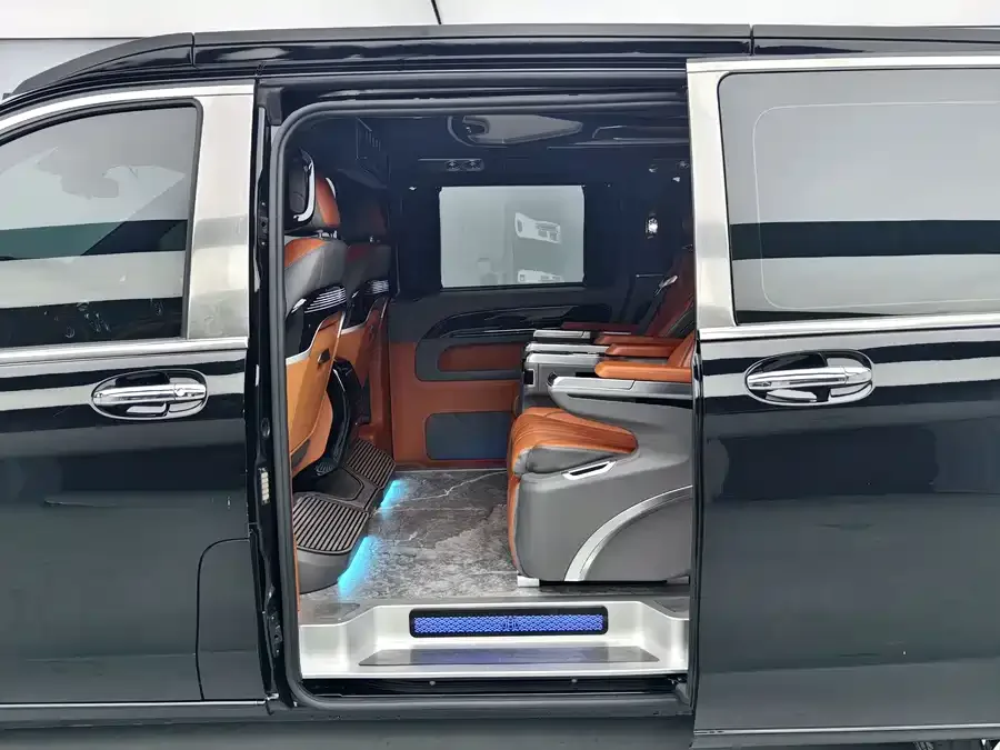 Mercedes-Benz Vito Vito 2023 2.0T Business Edition 7 Seaters 2023 — миниатюра 3