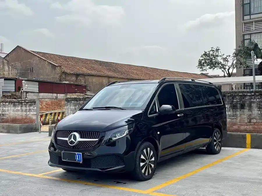 Mercedes-Benz Vito Vito 2023 2.0T Business Edition 7 Seaters 2023 — фото 1, купить с доставкой в Москву
