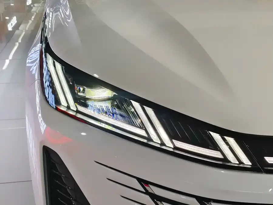 Changan Yidong Changan Eado 2026 Fourth Generation 1.5T 500Bar Smart Edition 2025 — миниатюра 2