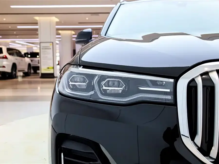 BMW X7 2022 xDrive40i Leading Luxury Package 2022 — миниатюра 4