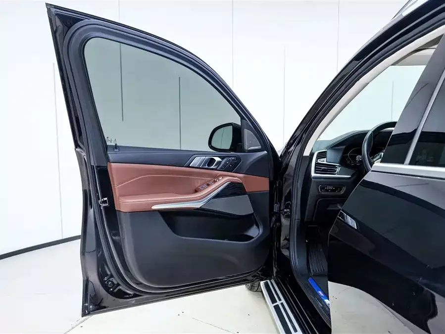 BMW X7 2022 xDrive40i Leading Luxury Package 2022 — миниатюра 5