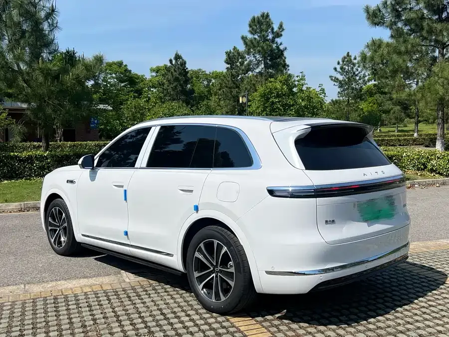 AITO M7 Wenjie M7 2026 Extended Range Pro+ 4WD 5-Seater 2026 — миниатюра 2