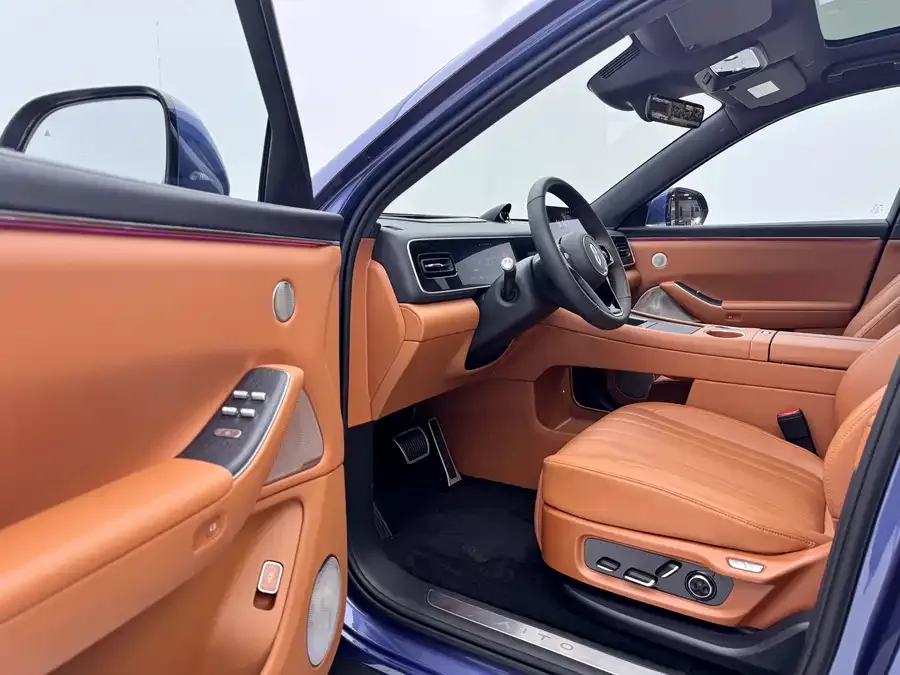 AITO M7 Wenjie M7 2026 Extended Range Ultra 4WD 5-Seater (192-line LiDAR) 2025 — миниатюра 2