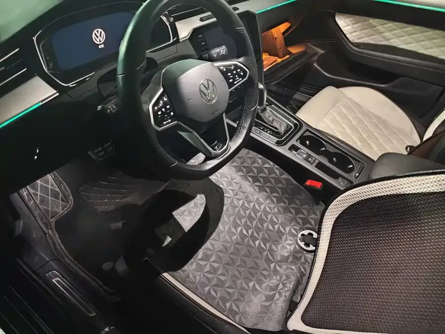 Volkswagen Magotan Magotan 2023 2 million commemorative edition 330TSI DSG leading model 2023 — миниатюра 3