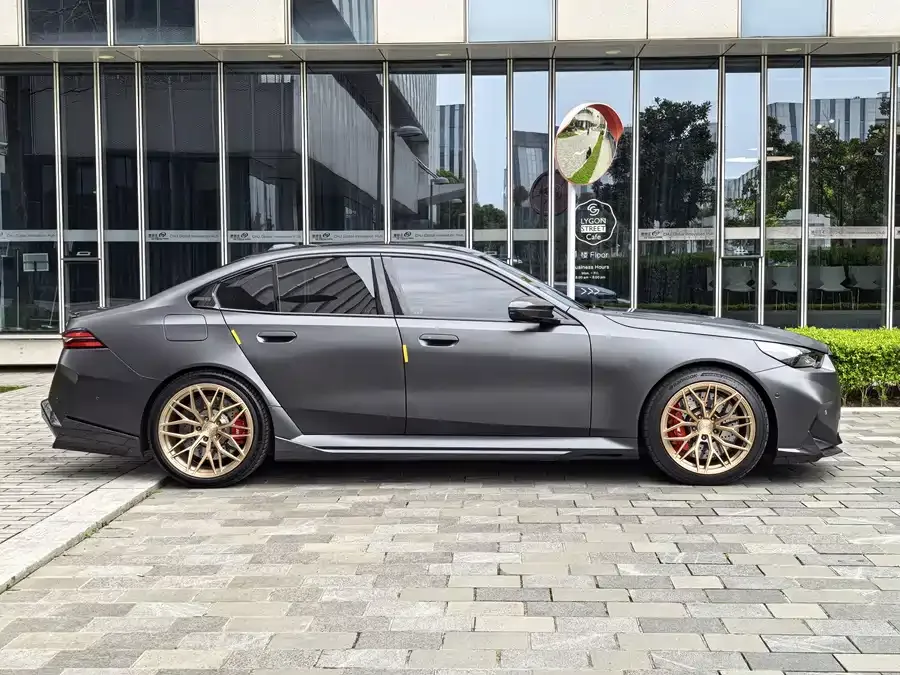 BMW M5 New Energy 2025 M5 2025 — миниатюра 2