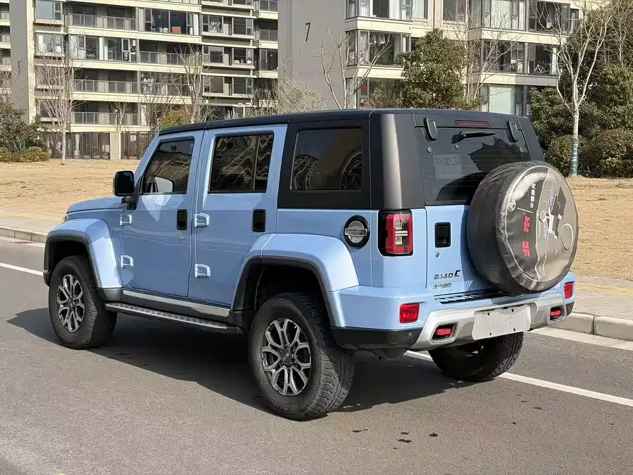 BAIC BJ40 Beijing Off-road BJ40 2023 2.0T Automatic 2WD City Hunter Edition Knight Edition 2023 — миниатюра 2