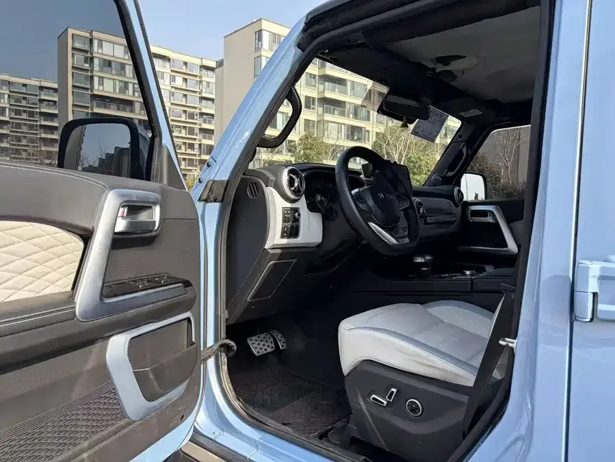 BAIC BJ40 Beijing Off-road BJ40 2023 2.0T Automatic 2WD City Hunter Edition Knight Edition 2023 — миниатюра 5