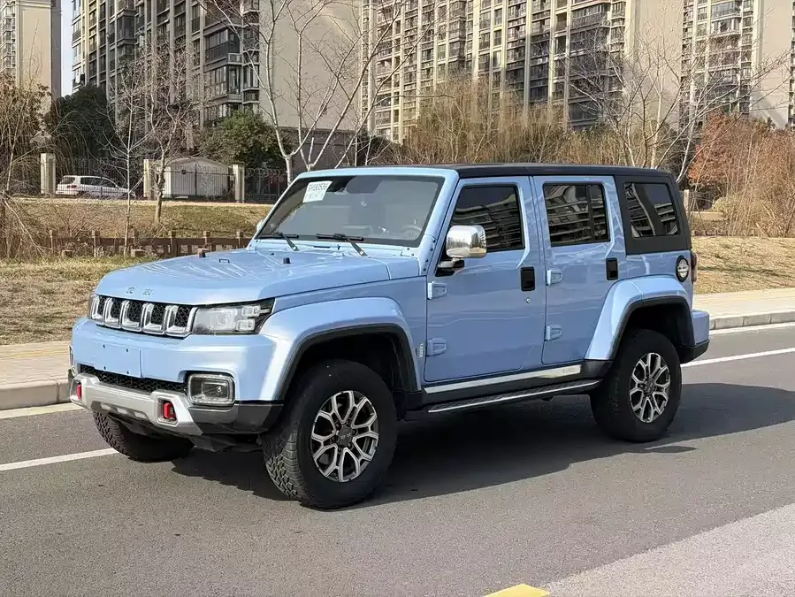 BAIC BJ40 Beijing Off-road BJ40 2023 2.0T Automatic 2WD City Hunter Edition Knight Edition 2023 — фото 1, купить с доставкой в Москву