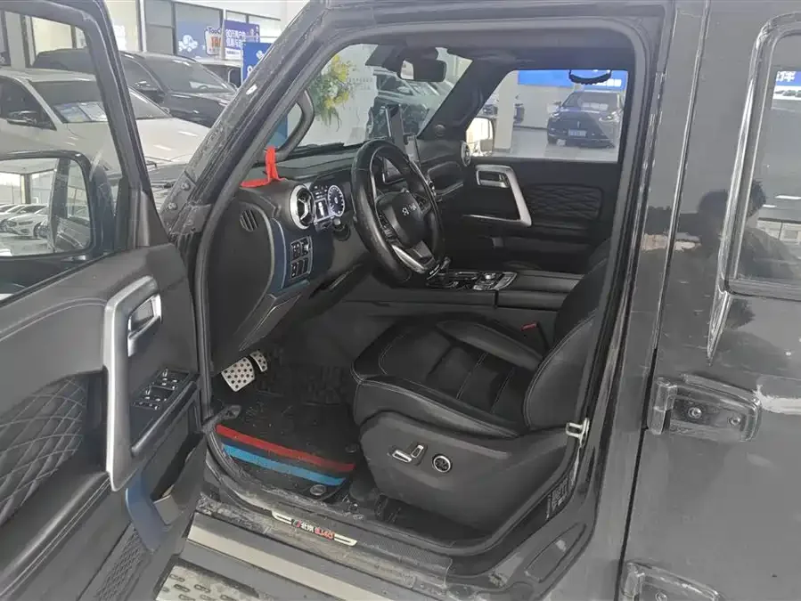 BAIC BJ40 Beijing Off-road BJ40 2020 2.0T Automatic 4WD City Hunter Edition Knight Edition 2022 — миниатюра 3